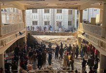 Suicide bomber kills 59 people in a Pakistan mosque