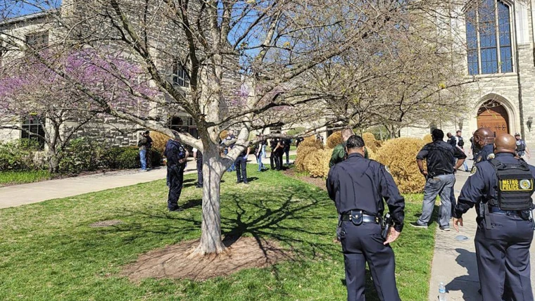 Breaking News – A Least four dead, including gunman, after school shooting in Nashville