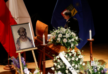 Muere Antonio Skármeta, el escritor chileno recordado por “El cartero de Neruda”