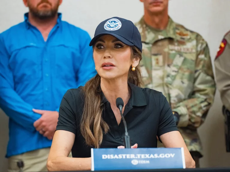 La FEMA no respondió a miles de llamadas tras inundaciones en Texas