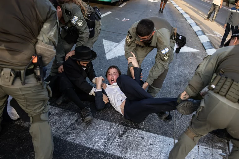 Los israelíes ultraortodoxos se resisten a servir en la guerra