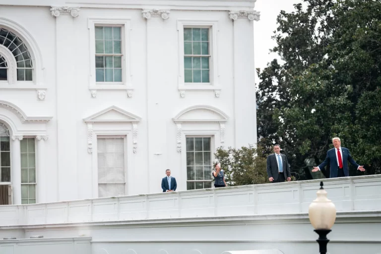 Desde el techo, Trump contempla sus planes para la Casa Blanca